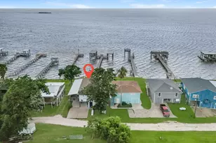 211 Captains Rd, Anahuac, TX 77514 - Photo 6