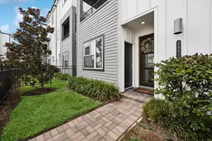 2491 W 11th St, Houston, TX 77008 - Photo 2
