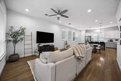 2491 W 11th Street, Houston, TX 77008 - Photo 8
