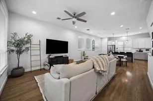2491 W 11th St, Houston, TX 77008 - Photo 8