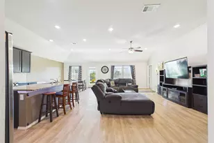 1237 Steed Bluff Dr, Alvin, TX 77511 - Photo 8