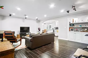 9928 Westview Dr, Houston, TX 77055 - Photo 2