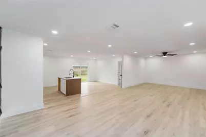 9226 Grady Street, Houston, TX 77016 - Photo 8
