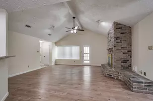 17 Crestbriar Ct, Baytown, TX 77521 - Photo 10