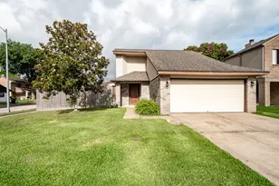 17 Crestbriar Ct, Baytown, TX 77521 - Photo 2