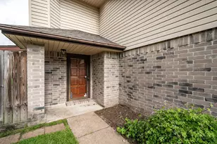 17 Crestbriar Ct, Baytown, TX 77521 - Photo 6