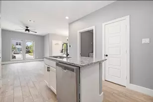 5037 Van Fleet St, Houston, TX 77033 - Photo 10