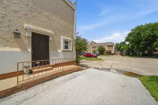 2744 Briarhurst Dr, Houston, TX 77057 - Photo 12