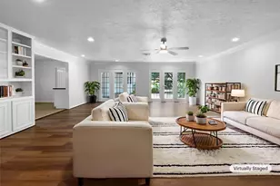 11723 Quail Creek Dr, Houston, TX 77070 - Photo 2