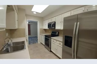 9 N Deerfoot Circle, The Woodlands, TX 77380 - Photo 2