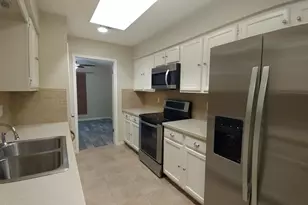 9 N Deerfoot Cir, The Woodlands, TX 77380 - Photo 2