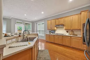 70 E Northcastle Cir, The Woodlands, TX 77384 - Photo 12