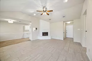 1113 Canyon Springs Dr, La Porte, TX 77571 - Photo 4