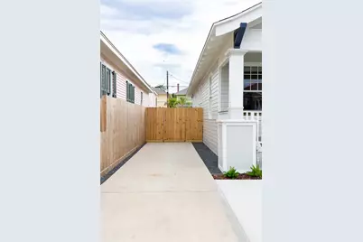 3209 Avenue P 1/2, Galveston, TX 77550 - Photo 6