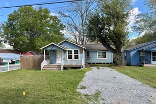 322 Hays Rd, Oyster Creek, TX 77541 - Photo 2