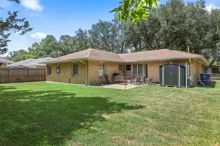 26 S Pin Oak Dr, Texas City, TX 77591 - Photo 14