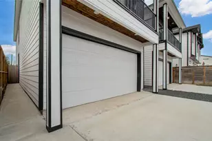 117 E 38th St, Houston, TX 77018 - Photo 2