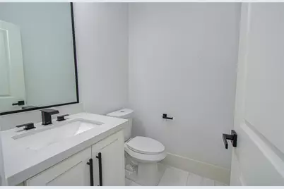 117 E 38th Street, Houston, TX 77018 - Photo 8