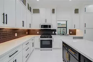 117 E 38th St, Houston, TX 77018 - Photo 4
