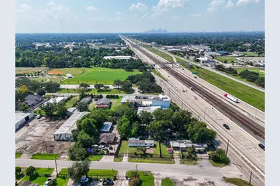11110 E Hardy Road, Houston, TX 77093 - Photo 14