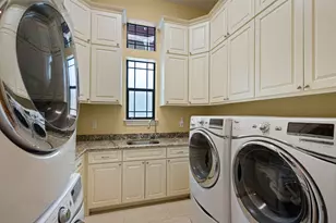 11713 Monica St, Houston, TX 77024 - Photo 40