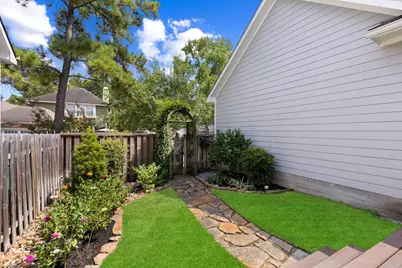 18 Courtland Green Street, The Woodlands, TX 77382 - Photo 38