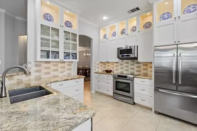 18 Courtland Green Street, The Woodlands, TX 77382 - Photo 12