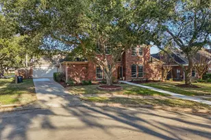 2210 Crimson Cove Ct, League City, TX 77573 - Photo 2