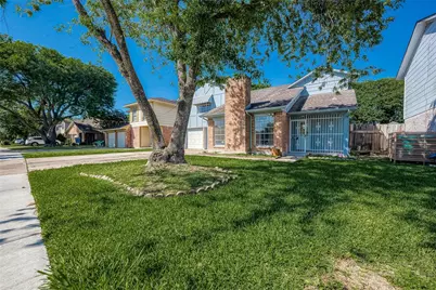 10819 Sageriver Drive, Houston, TX 77089 - Photo 4