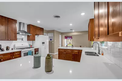205 N 8th Street, Highlands, TX 77562 - Photo 12