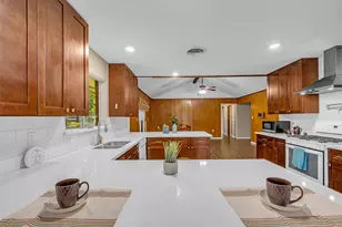 205 N 8th St, Highlands, TX 77562 - Photo 8