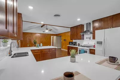 205 N 8th Street, Highlands, TX 77562 - Photo 8