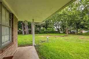 205 N 8th St, Highlands, TX 77562 - Photo 6