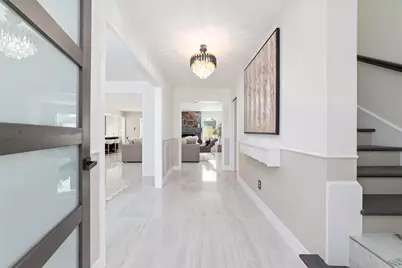2302 Brooktree Drive, Houston, TX 77008 - Photo 4