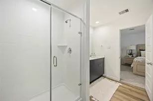 7709 Inwood Hls Ln, Houston, TX 77088 - Photo 24