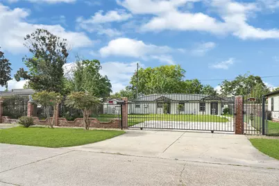 246 Lena Drive, Houston, TX 77022 - Photo 2