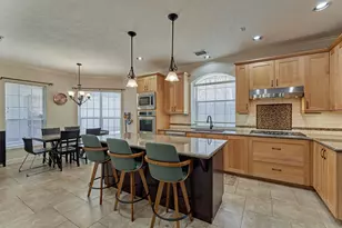 59 Pleasant Bend Dr, The Woodlands, TX 77382 - Photo 2
