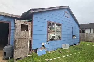 2418 Hill Ave, Dickinson, TX 77539 - Photo 2