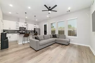 6722 Parker Grv Ln, Houston, TX 77076 - Photo 4