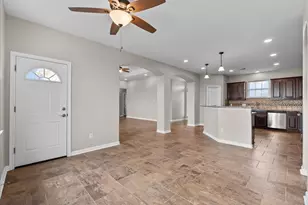 10015 S Redfish Dr, Hitchcock, TX 77563 - Photo 16