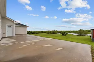 10015 S Redfish Dr, Hitchcock, TX 77563 - Photo 8