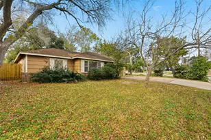 1759 S Park Dr, Alvin, TX 77511 - Photo 2