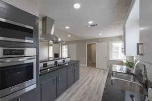 9315 Fairdale Ln, Houston, TX 77063 - Photo 2