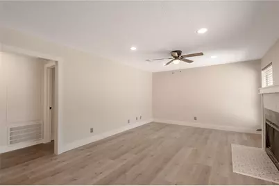 2401 Sycamore Avenue #E6, Huntsville, TX 77340 - Photo 4