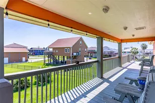 963 Palm Ridge Dr, Crystal Beach, TX 77650 - Photo 4