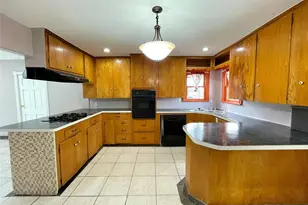 7230 Sims Dr, Houston, TX 77061 - Photo 2