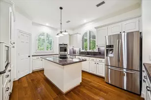 30 Halfmoon Ct, The Woodlands, TX 77380 - Photo 10