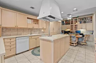 7105 Broadway St, Galveston, TX 77554 - Photo 10