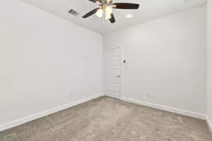 2730 Eado Edge Ct, Houston, TX 77020 - Photo 8
