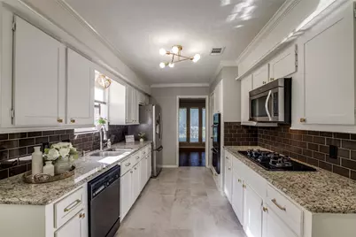 24 E Torch Pine Circle, The Woodlands, TX 77381 - Photo 12